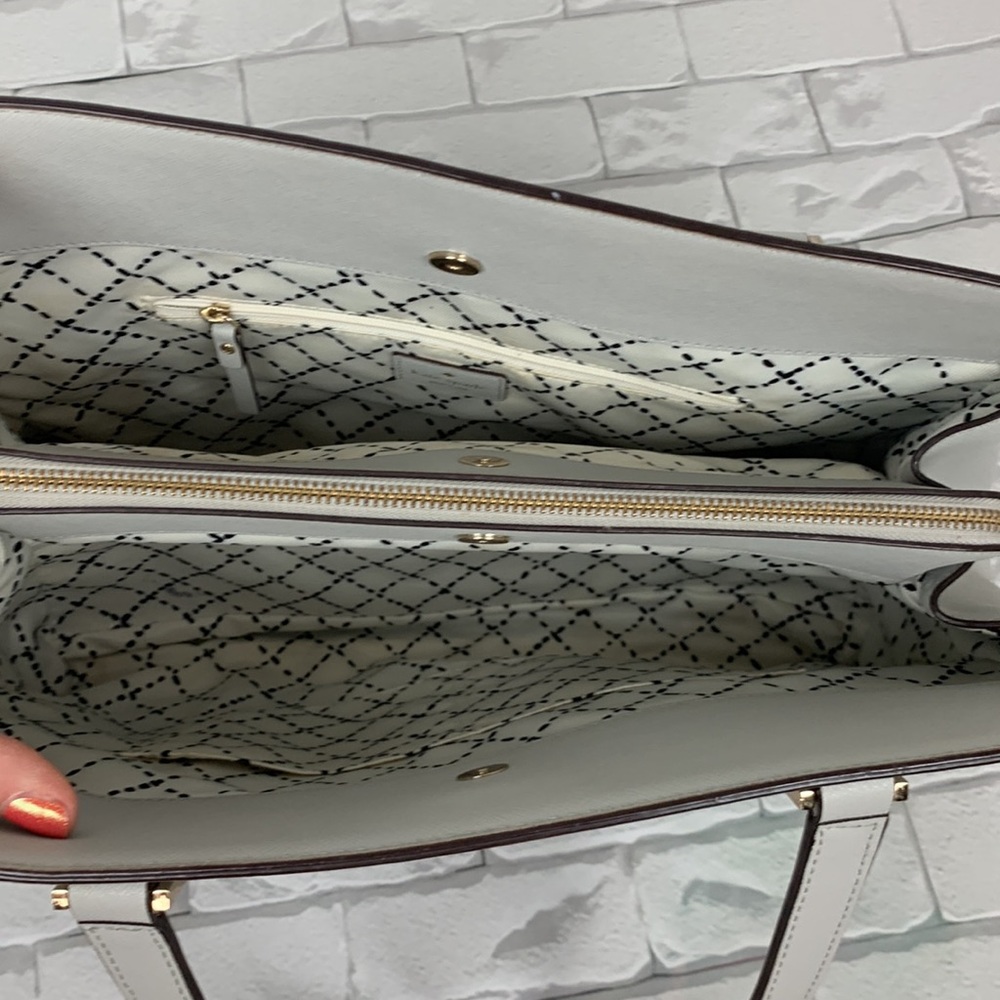Kate Spade Miles Newbury Lane Leather Shoulder bag. Light gray. Snap zip closure - Picture 7 of 15